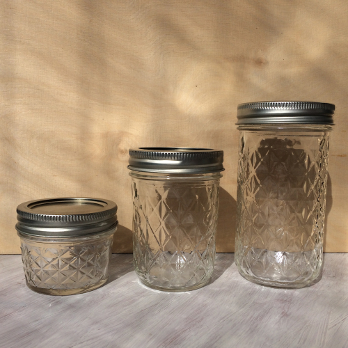 Glas mit Schraubdeckel